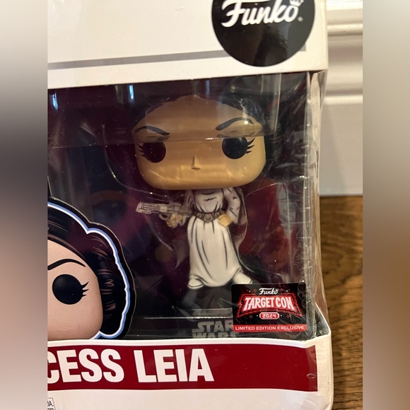 Funko Pop! Tees size M - Star Wars Vintage Leia - Picture 2 of 7